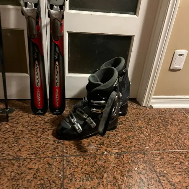 176 Rossignol ski with boots Sold  in Ski in Markham / York Region - Image 3