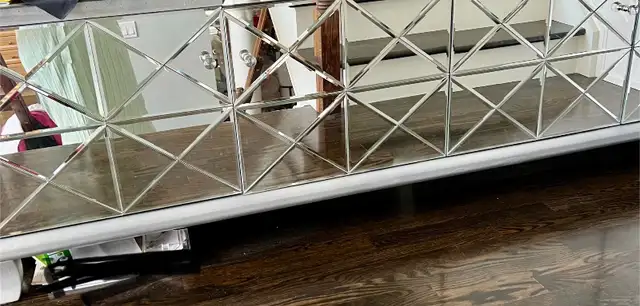 Elegant mirrored credenza cabinet in Hutches & Display Cabinets in Ottawa - Image 2