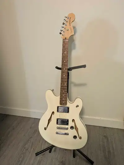 Squier Affinity Starcaster in olympic white. Good condition and plays well. Currently strung with a...