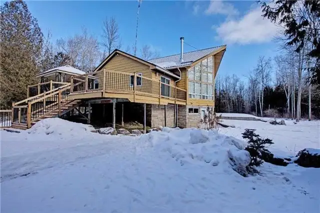 10 acre house for sale 1.79 million in Houses for Sale in Markham / York Region - Image 3