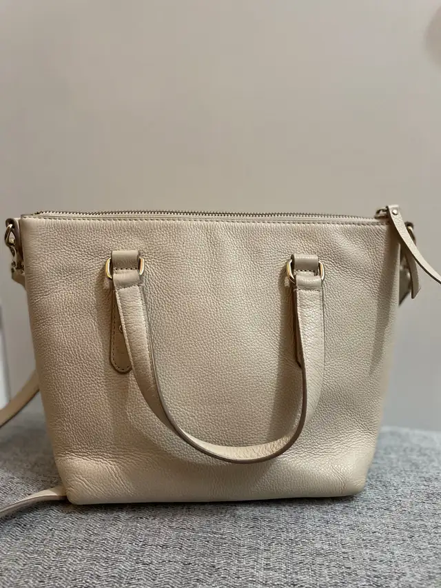 Kate Spade Cream Leather Purse in Women's - Bags & Wallets in Kitchener / Waterloo - Image 3