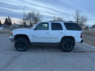 Selling my 2005 GMC Yukon SLT 5.3L The Yukon has a brand new 6 Inch Rough Country lift kit & brand n...