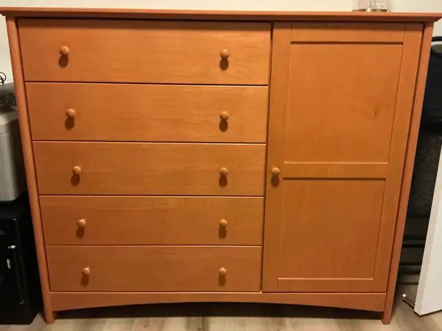 Set de chambre in Dressers & Wardrobes in Longueuil / South Shore - Image 2