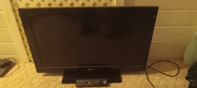 32 in Sony flat screen tv  older model in TVs in Muskoka