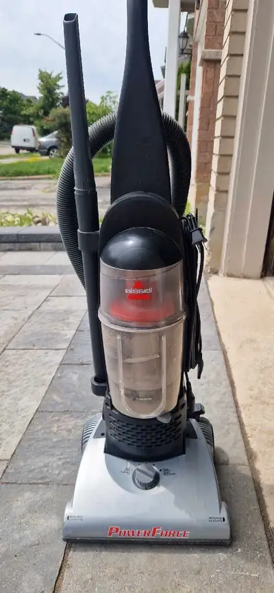 Pictures attached. Extra vaccum and looking to clean up garage. Tested and in good running condition...