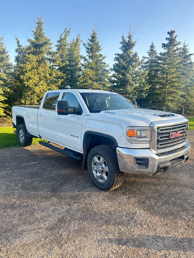 2017 GMC 3500 Long Crew in Cars & Trucks in Calgary