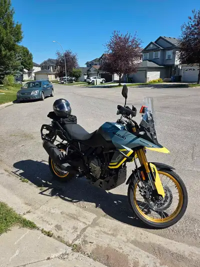 2024 Suzuki V-Strom 800DE Adventure Motorcycle SW MOTECH crash guards. Engine guards pannier rack. T...