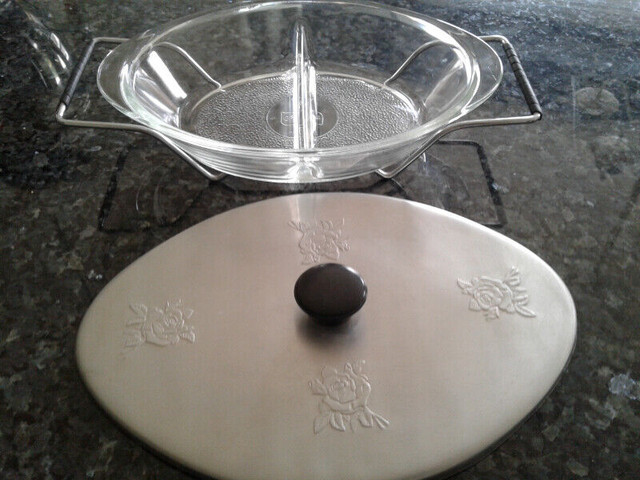 Vintage Glass & Metal Serving Dish in Arts & Collectibles in St. Catharines - Image 2