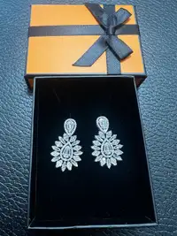Women wedding earrings 
