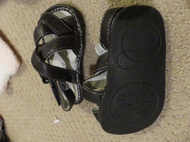 Girls shoes in Clothing - 3-6 Months in Kitchener / Waterloo - Image 4