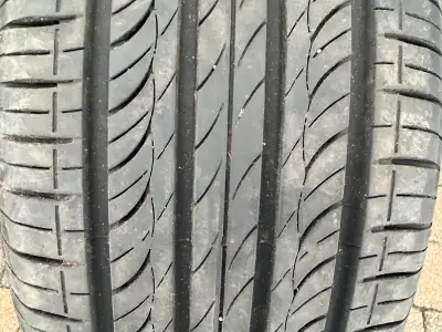 205/55r16(2)PNEUS PNEUS HANKOOK OPTIMO UTILISÉS 1SAISON BON POUR 2-3 SAISONS VALEUR NEUF 235$ CHAQUE...