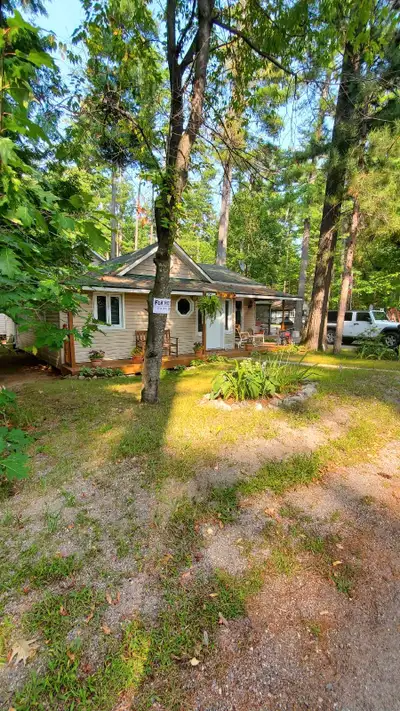 WeeklySummer 2025 Rental This 2 bedroom cottage has been completely renovated and is directly across...