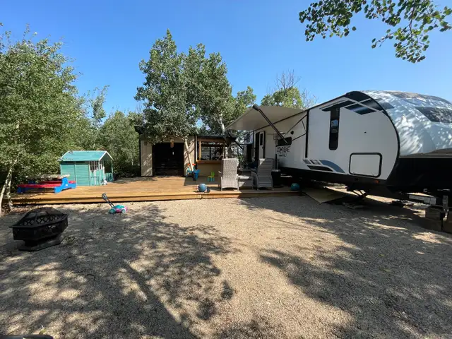 Enjoy the summer with this trailer on a seasonal lot in Travel Trailers & Campers in Regina - Image 2