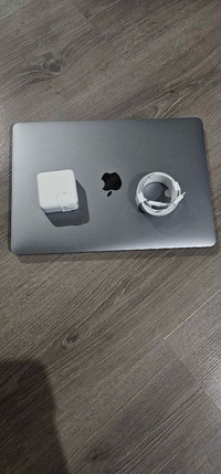 Apple MacBook Pro laptop 13inch 2022