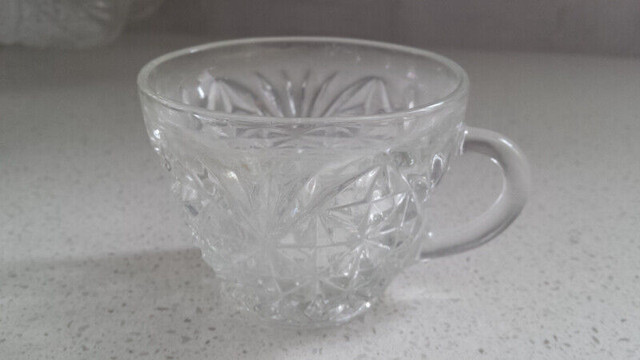 VINTAGE CUT  GLASS  PUNCH  BOWL & MATCHING CUPS in Arts & Collectibles in Kitchener / Waterloo - Image 2