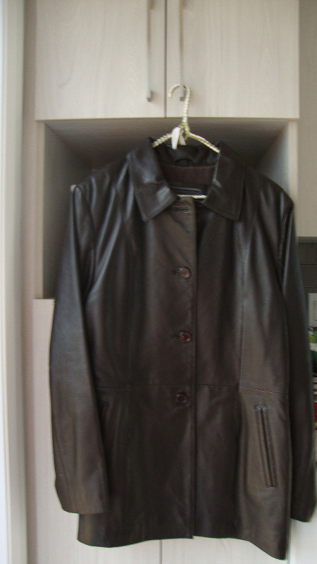 Manteau de cuir court flambant neuf (bas des fesses) dans Femmes - Autre  à Lévis
