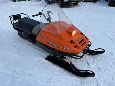 Selling a tundra with a new piston, seat cover and wide ski skins. Mixed fuel. Track is very good. H...