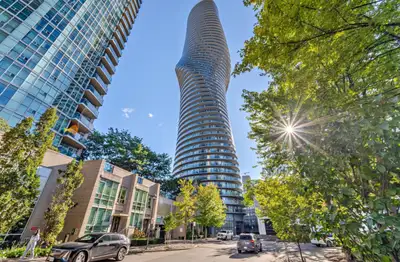 Condo In Mississauga For Sale ( Near Square One Shopping Centre) Recent Renovated Featuring 2 Large...