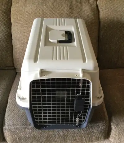 Sport Pet Dog Kennel 20”long x16”h x13”w New clean condition. Used once for a move.