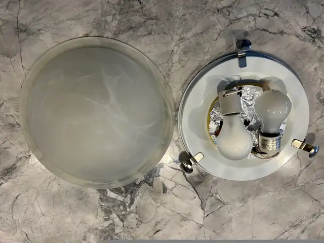 Flush Mount Light in Indoor Lighting & Fans in Mississauga / Peel Region - Image 4