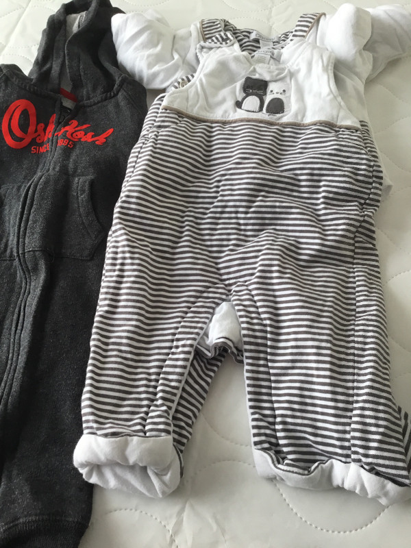 Lot de vêtements de bébé de six mois dans Vêtements - 3 à 6 mois  à Longueuil/Rive Sud - Image 3