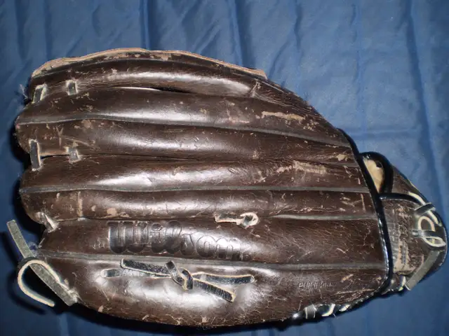 Wilson PS3.A9788 13 inch Baseball Softball LH Glove in Baseball & Softball in City of Toronto - Image 3