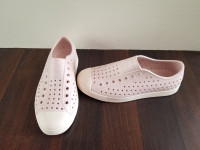 Light pink Native shoes woman size 6 