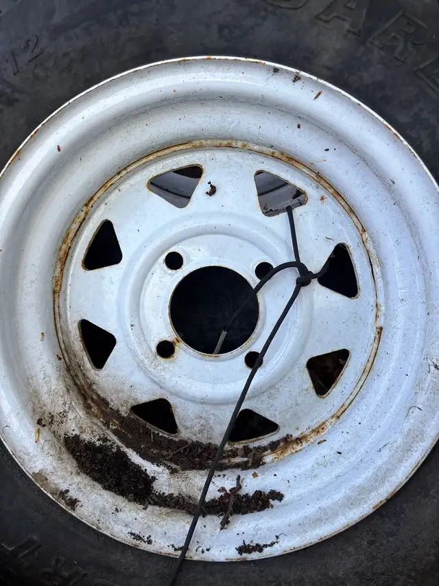 small trailer tire  in Cargo & Utility Trailers in Muskoka - Image 3