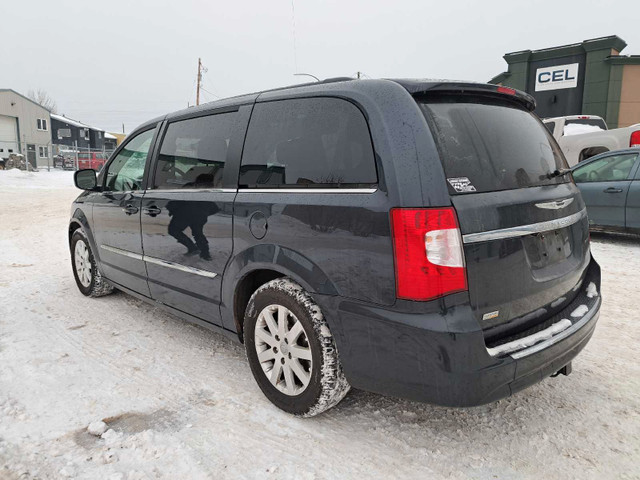 2014 chrysler town and country $6900.00 in Cars & Trucks in Winnipeg - Image 4