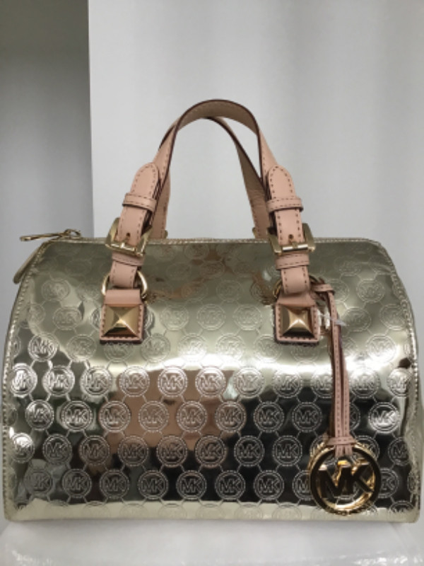 MICHAEL KORS Grayson medium logo embossed patent pale gold bag in Women's - Bags & Wallets in Ottawa