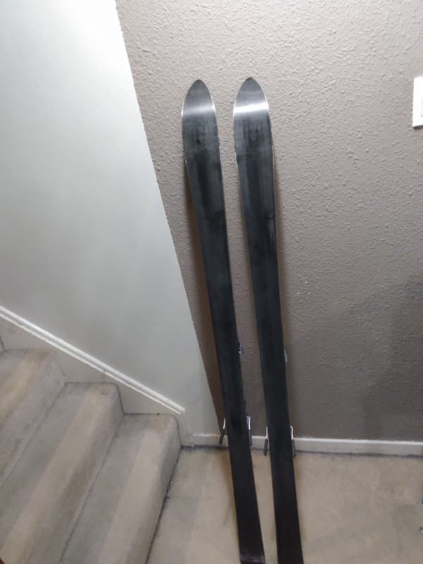 Salomon Scream skis with bindings 173cm in Ski in City of Toronto - Image 2