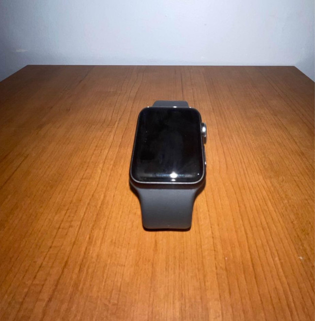Apple Watch serie 3 dans Bijoux et montres  à Laval/Rive Nord - Image 3