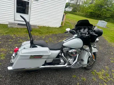 Selling my 2009 ultra works great has 96 ci Vance and Hines pipes all stock besides that not tampere...