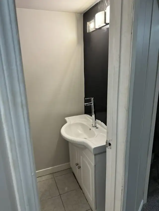 Renovated 8 Bedroom House in Hillsdale Regina | Finished Basemen in Long Term Rentals in Regina - Image 9