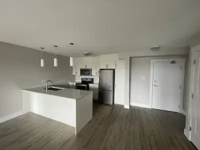Spacious 2 Bedroom 2 Bathroom Unit- Available August 1st