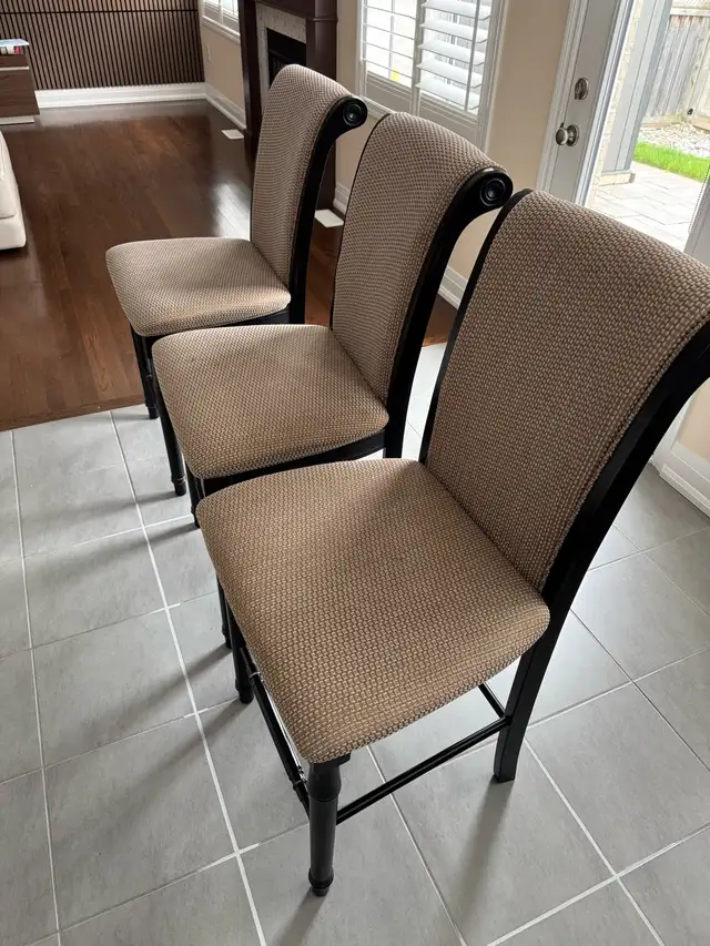 Kitchen table and 6 Chairs in Dining Tables & Sets in Markham / York Region - Image 7