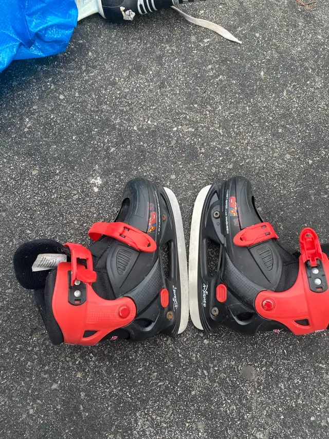 Patin pour enfant taille junior 13 in Skates & Blades in Laval / North Shore - Image 4
