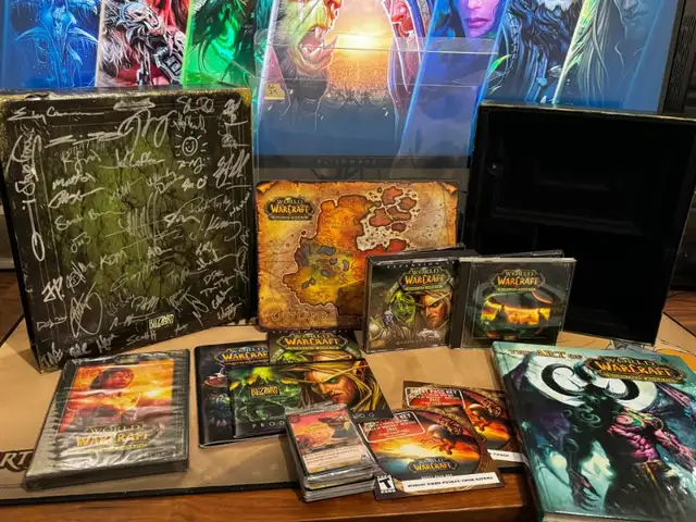 Signed Burning Crusade World of Warcraft Collector Edition in Arts & Collectibles in City of Toronto - Image 2