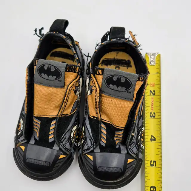 Batman Converse Trainers Size 6 Infants Kids Rare Read in Kids & Youth in Strathcona County - Image 3