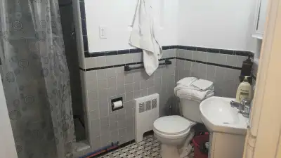 Studio PRIVÉ isolé très spacieux et lumineux situé en plein centre-ville, emplacement ultra recherch...