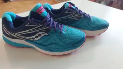 SAUCONY running shoes size 10W new never worn only 89$, View more
