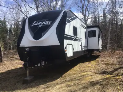 À qui la chance ! BAISSE de PRIX à 30 000$ car elle doit partir. Elle a été achetée neuve en avril 2...