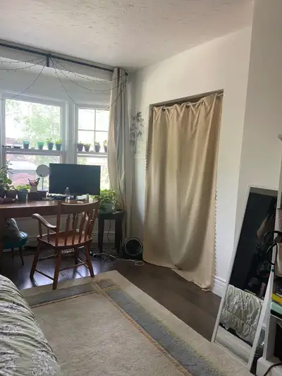 one big bright room located bloor/bathurst available Sep