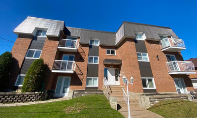 Ce logement est très bien situé dans un secteur tranquille, idéal pour personnes retraitées ou profe...