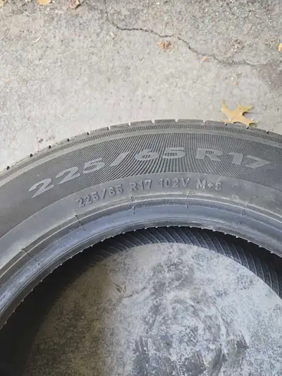 2 Pneus d'été Pirelli et 3 Pneus Yokohama de même reference: 225/65/R17