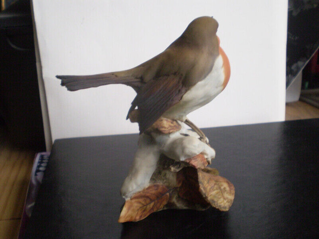 Tay Italy Bird Figurine -" House Finch on Snow " - in Arts & Collectibles in Kitchener / Waterloo - Image 4