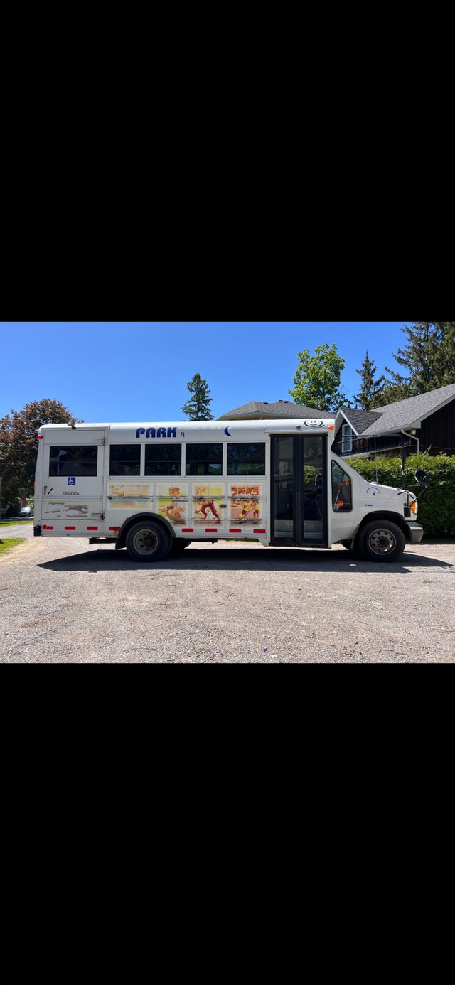 2001 Ford Econoline CUTAWAY, 7.3L V8 OHV 16V TURBO DIESEL BUS in Cars & Trucks in Kawartha Lakes - Image 3