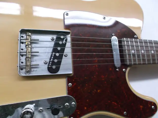 Guitare électrique Vintage in Guitars in Sherbrooke - Image 3