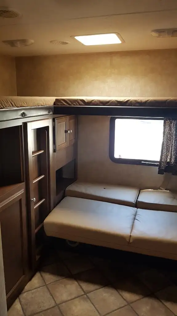 2013 Sporttrek Camper in Travel Trailers & Campers in Regina - Image 8