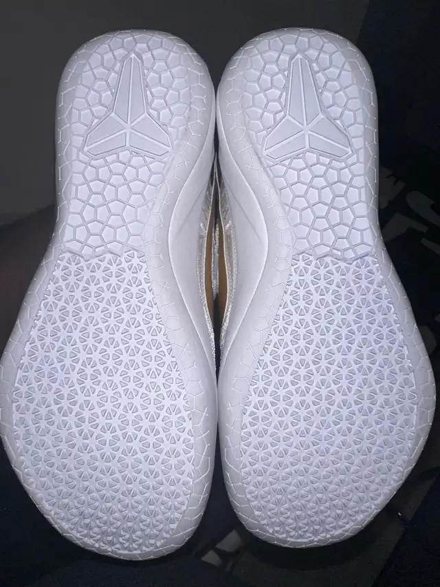 Nike Kobe a.d i.d bhm Size 8 in Men's Shoes in City of Toronto - Image 9